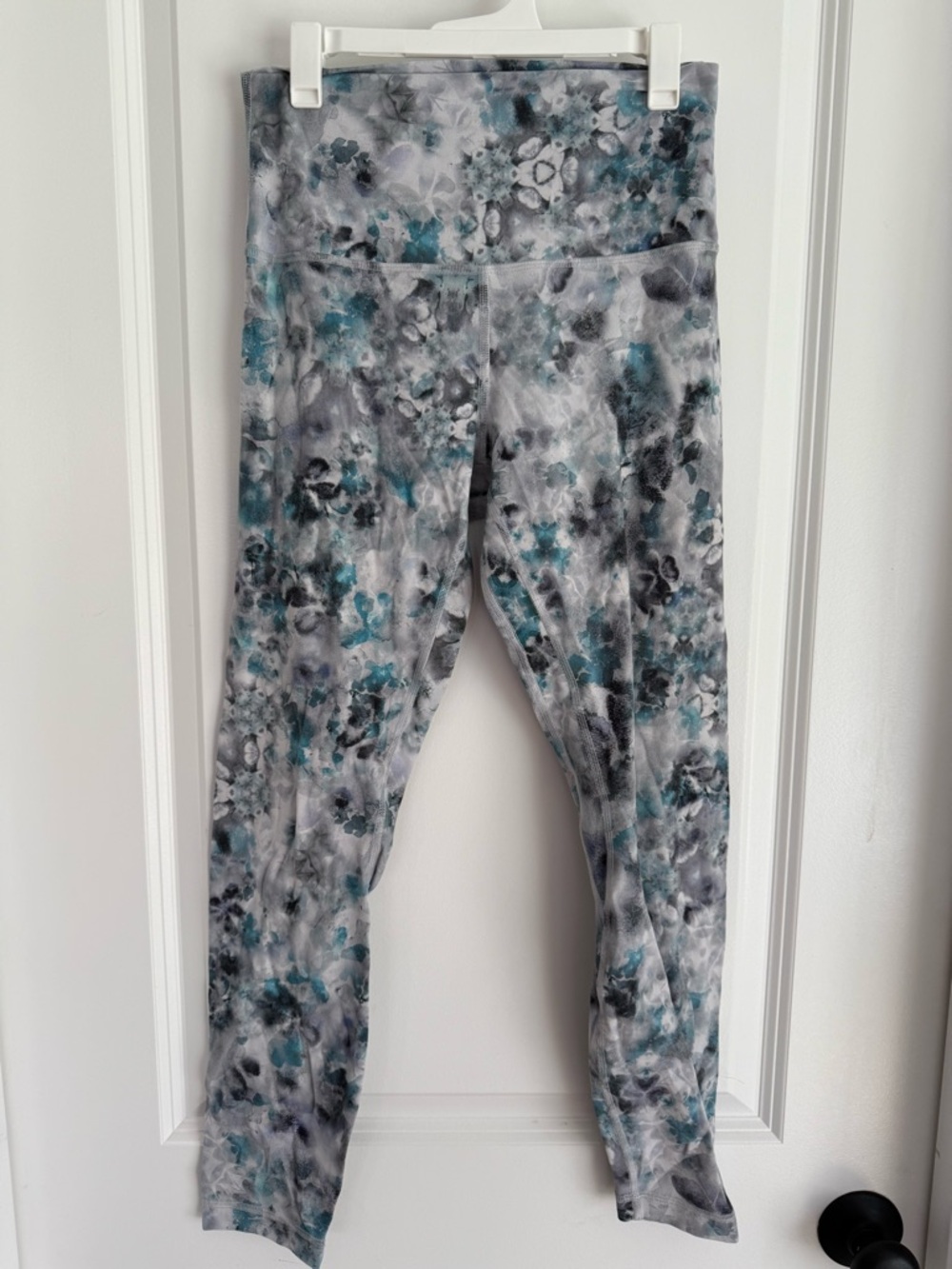 lululemon women’s 6 Floral Print Leggings